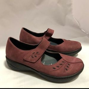 New Dansko Annie Wine/Black Mary Jane Nubuck Clogs